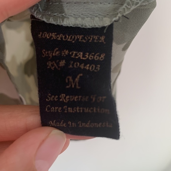 EDGE | Green Camouflage Sleeveless Blouse Size M - Picture 6 of 6